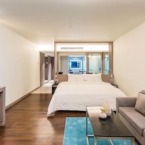 Grand Ocean Room One Way Airport Transfer to Hotel